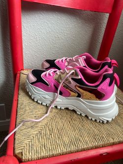 Pink black gold sneaker