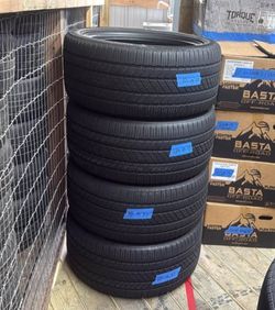 285 45 22 Bridgestone Set of 4 Used