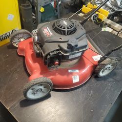 Lawn Mower  Yard Machines Briggs & Stratton 