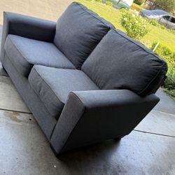 Love Seat In Perfect Condition 