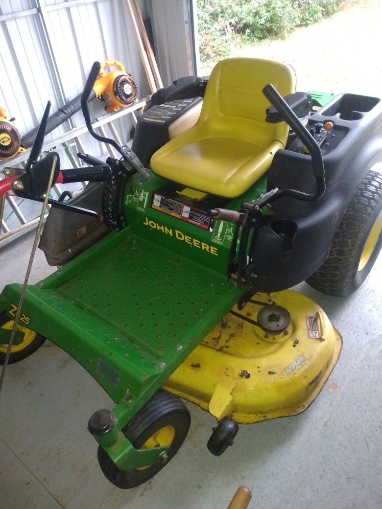 John Deere Z425 Zero Turn 48 Inch Deck Triple Blades