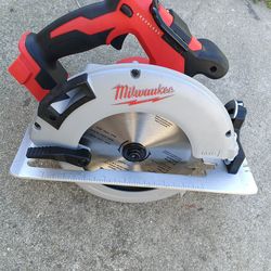 Milwaukee
M18 18V Lithium-Ion Brushless Cordless 7-1/4 in. Circular Saw (Tool-Only
