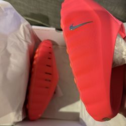 Nike Mind Slides - Brand New - size 7 womens