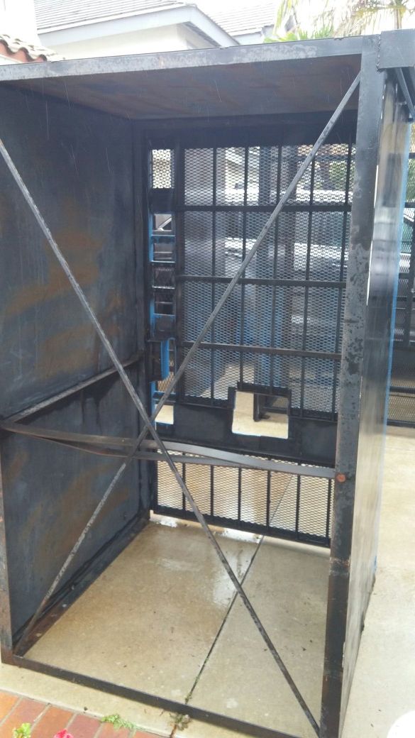 Vending machine cage for Sale in Yorba Linda, CA OfferUp