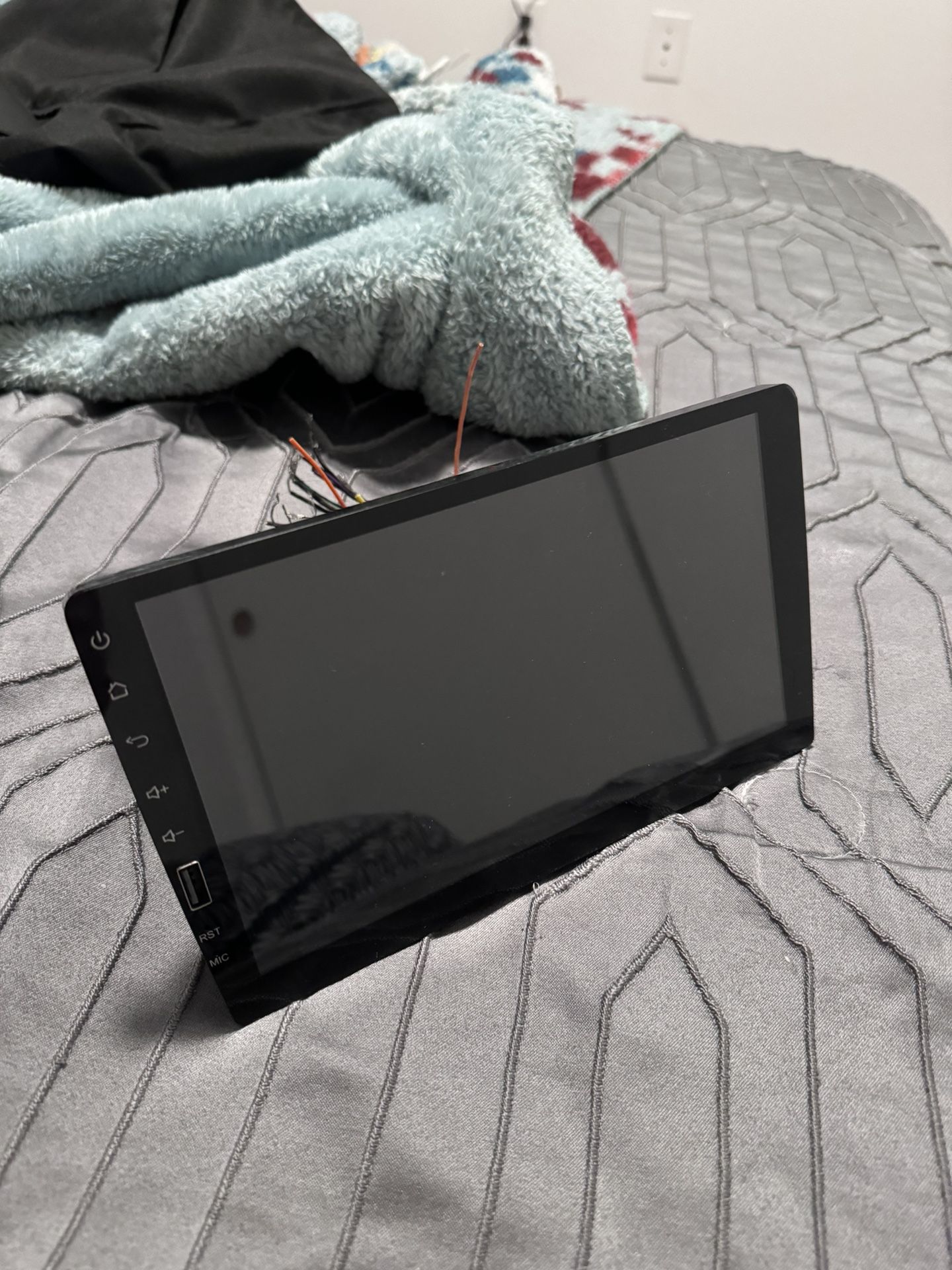 9 inch single din touch screen car stereo with CarPlay/android auto and mirror link