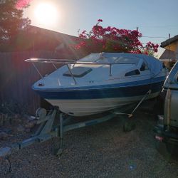 88 Bayliner Capri Good Shape Needs Outboard Was On Lake 3 Years Ago