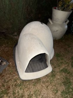 Medium igloo dog house