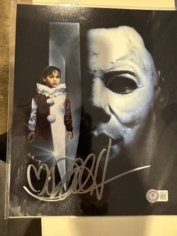 DANIELLE HARRIS Signed 8x10 Photo Halloween Autograph Beckett