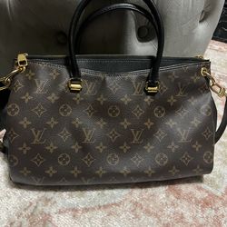Louis Vuitton Pallas mm
