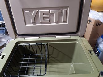 BRAND NEW YETI TUNDRA 35 COOLER for Sale in Stockton, CA - OfferUp