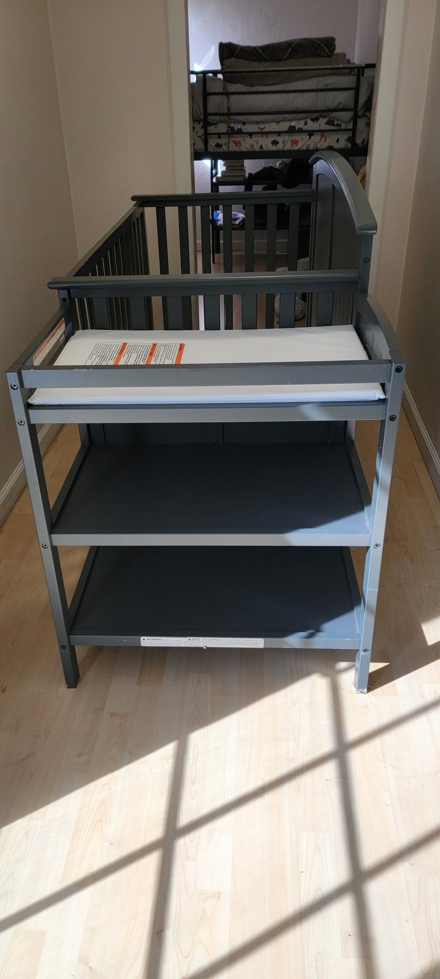Graco Solano 4 in 1 Convertible Crib and Changer with Drawer