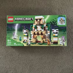 Lego Minecraft , The Iron Golden Fortress.