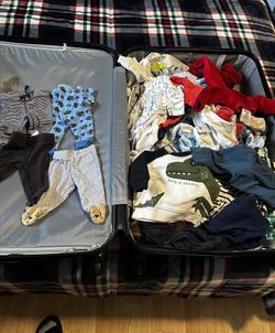 A lot Of Clothes Premie and Newborn 