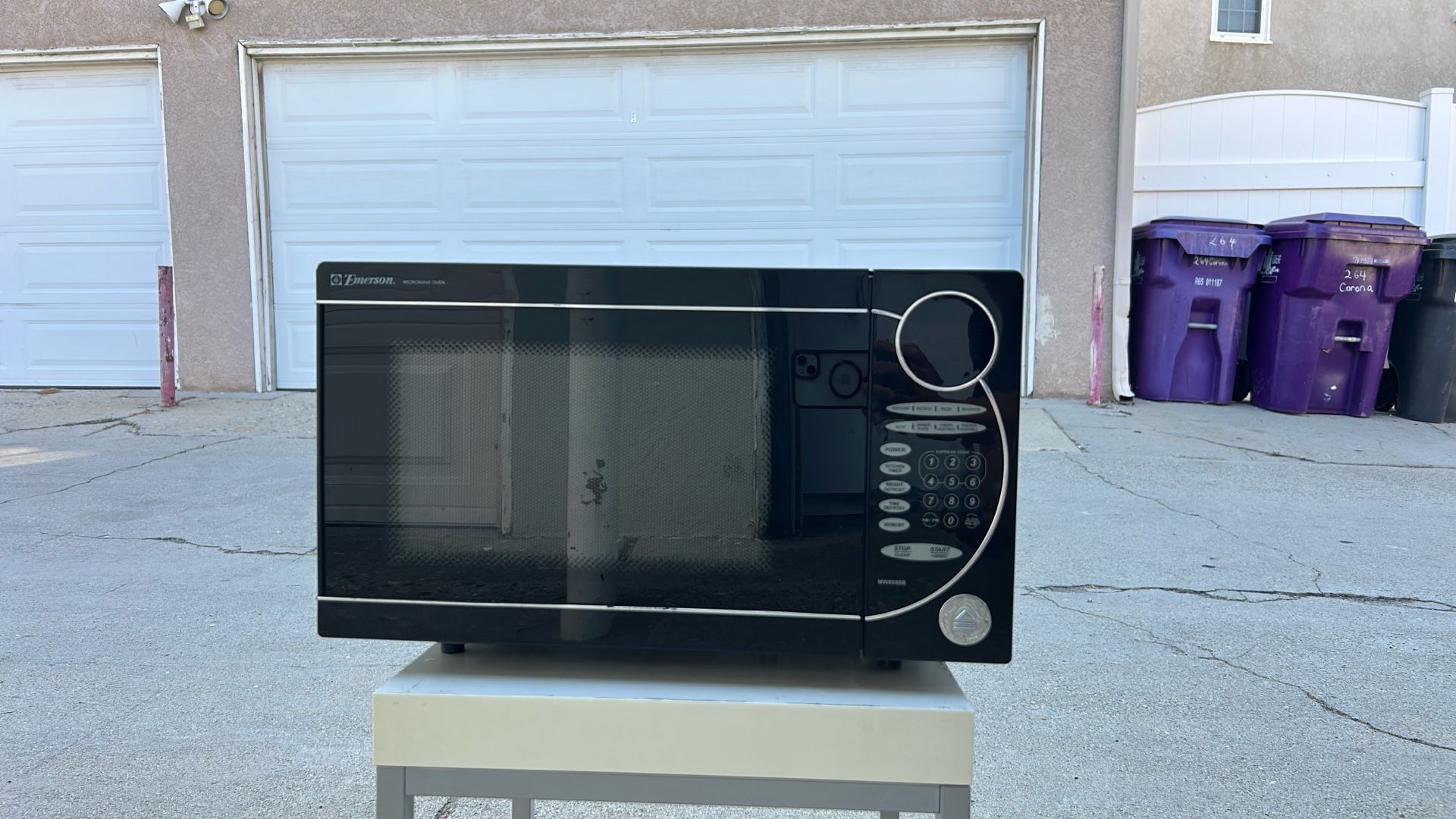 Emerson Microwave Oven