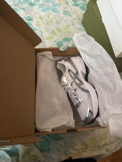 Brand new never wornasics size 8