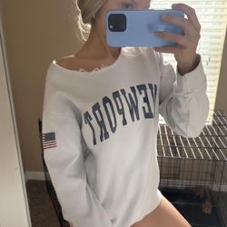 Brandy Melville Women's White Sweatshirt (63033)45