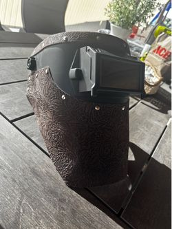 Welding helmet