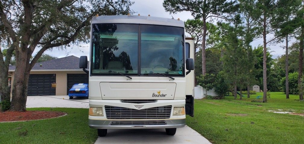 2005 Fleetwood Bounder