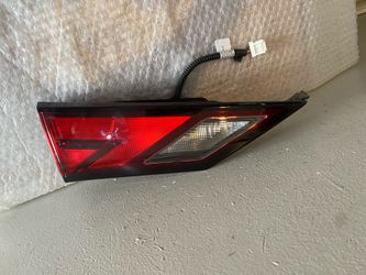 2020-2023 Nissan Sentra left trunk light