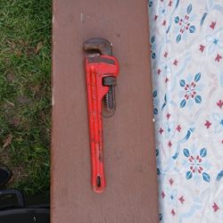 Rigid heavy duty fourteen inch pipe wrench