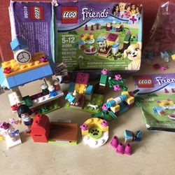 Lego friends 41088 Puppy Training And 41098 Emmas Tourist Kiosk Lot