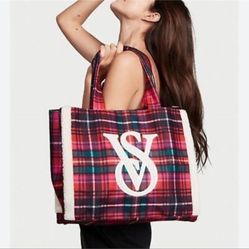 VICTORIAS SECRET NWT Holiday Limited Edition Plaid Tote Bag