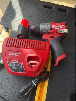 Milwaukee m12 1/2” Hammer drill kit