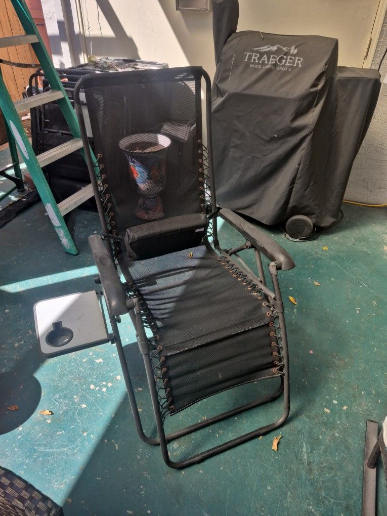 $10.00 Recliner Outdoor Chairs