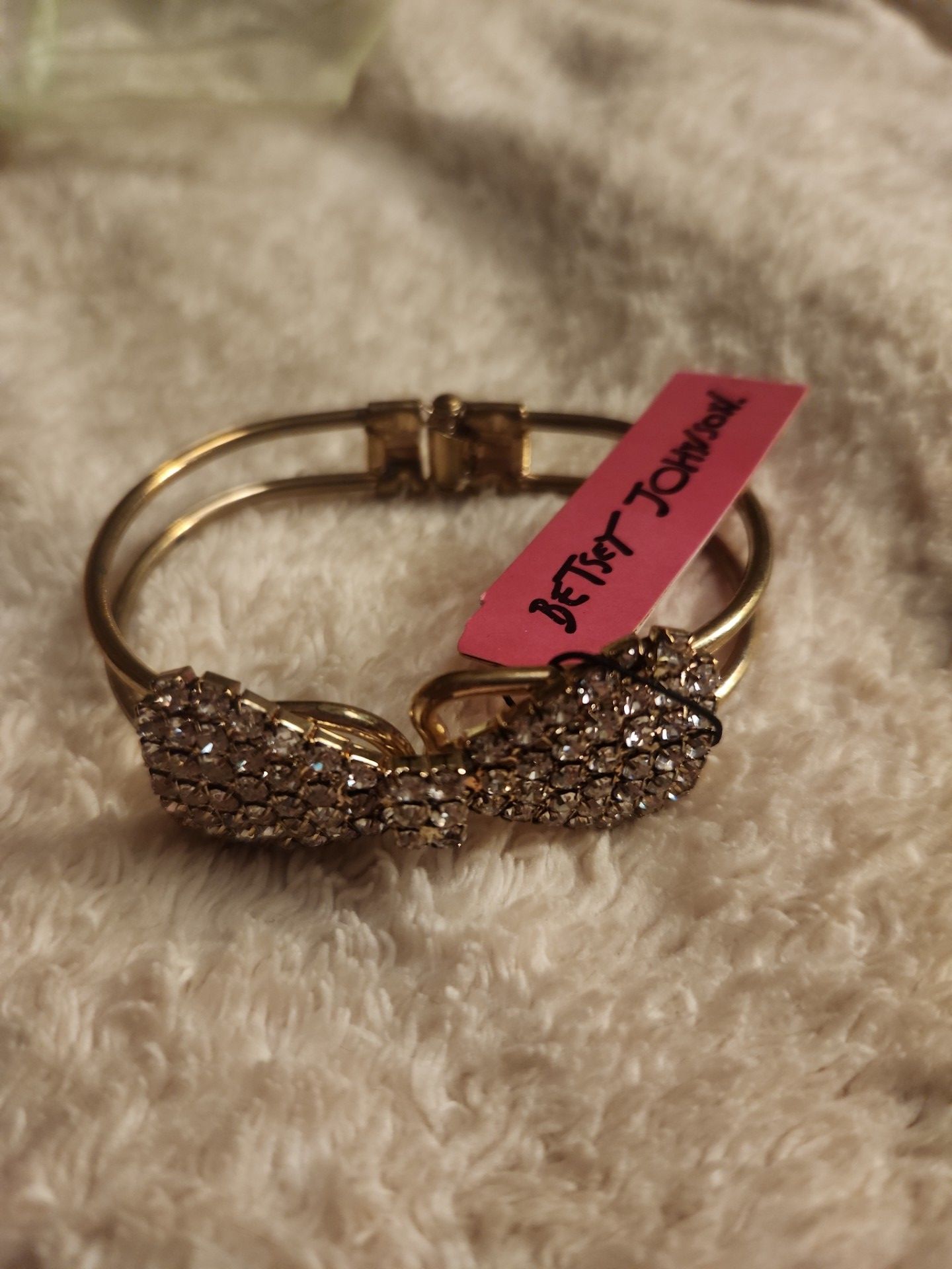 BETSY Johnson Sparkly Bow Bangle