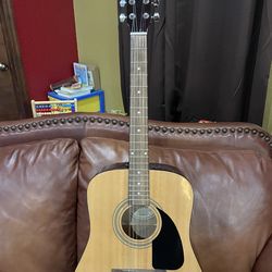 Fender  guitars  $165.00 EACH , CASH. TEXT FOR PRICES.