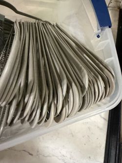 50 thin plastic hangers