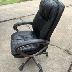 Like New Plush Executive Office Chair - Perfect Condition