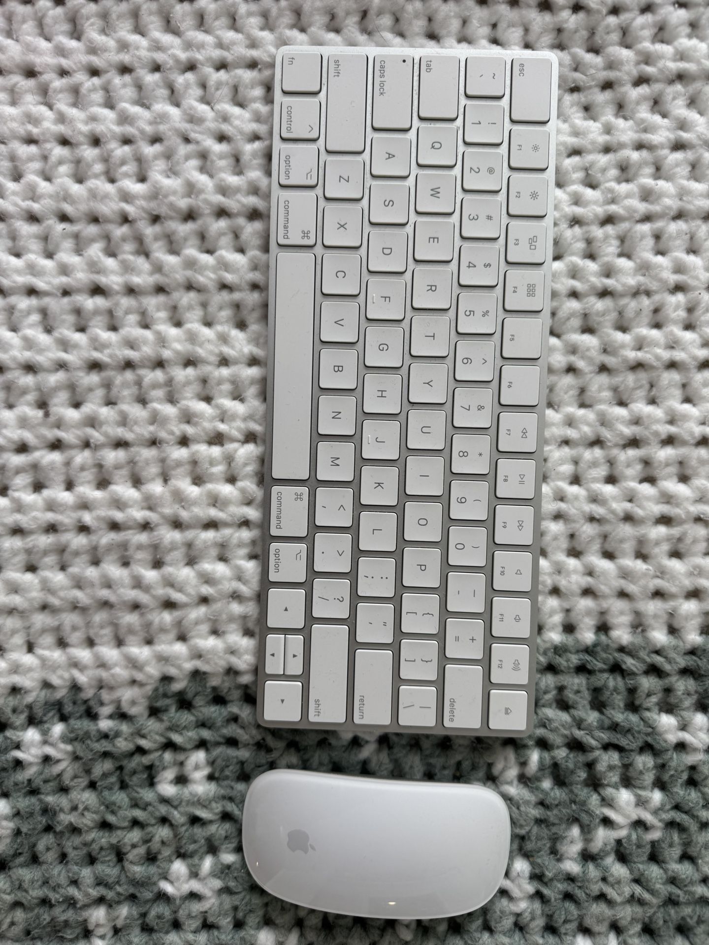 Apple Magic Keyboard & Magic Mouse - Wireless & Rechargeable