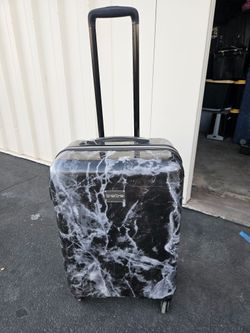 29" Luggage Maleta Grande En Mesa $50 Firmes