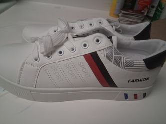 White Fashion Sport Low-Top Sneakers for Men size 11