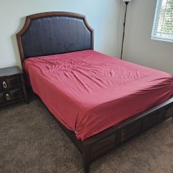 Queen Size Bedframe  & 1 End Table  ( Espresso)