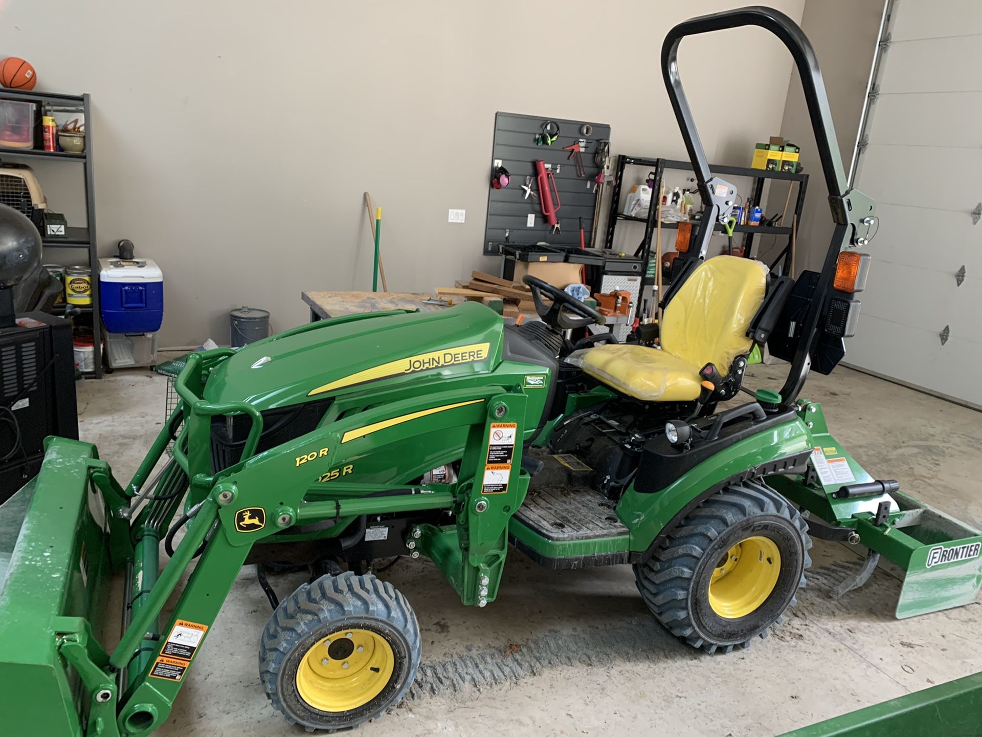 John Deere 1025r 2017 19 hours. Like new tractor. Runs perfect. Always