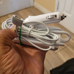 CHARGER FOR  APPLE   MAC BOOK  FOR CHARGE. IN THE CAR 