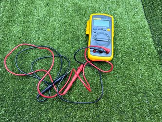 Fluke 112 True RMS Digital Multimeter w/ Test Leads & Holster Tested