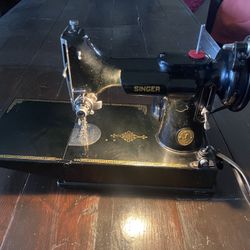 1948 Singer Featherweight 221K Vintage Sewing Machine w/ Case, Manual & Accessories