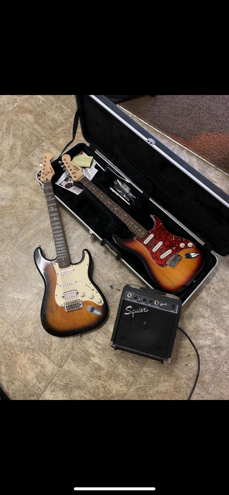 Small and large head guitar With Amp