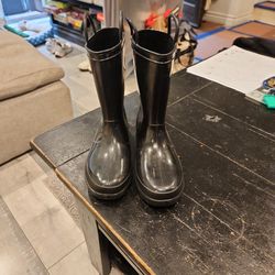 Brand NEW ZOOgS Size 3 KIDS RAIN boots