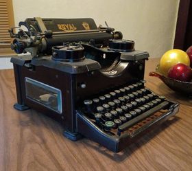 Vintage 1920's Royal Typewriter with Beveled Glass