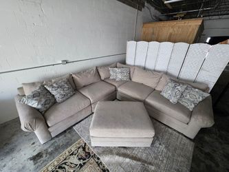 Large Ashley Signature Sectional
Delivery options Available