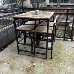 Outdoor Table/chairs