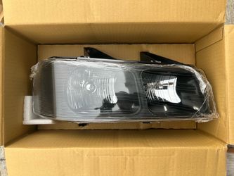 03-25 Chevy Express Van Headlight