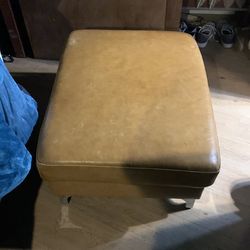 Bown leather ottoman