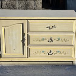 Henry Link 3 drawer dresser w/cubby 