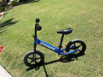 Strider 12 balance bike, blue