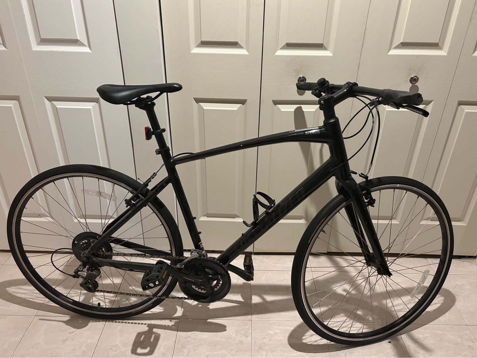 Specialized Sirrus Mサイズ マットブラック 中古車 Specialized Sirrus Large Black Bicycle for Sale in Brooklyn, NY